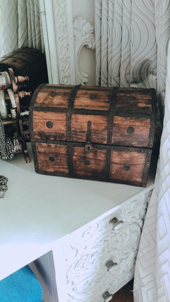Boxed-in Beauties wooden jewellery box (10inx9in)